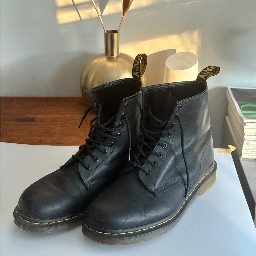 Dr. Martens 1460 Black Smooth Leather 8-Eye Lace-Up Boots – Classic Docs